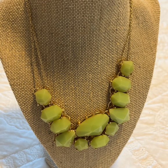 Melon color statement necklace - Picture 2 of 3